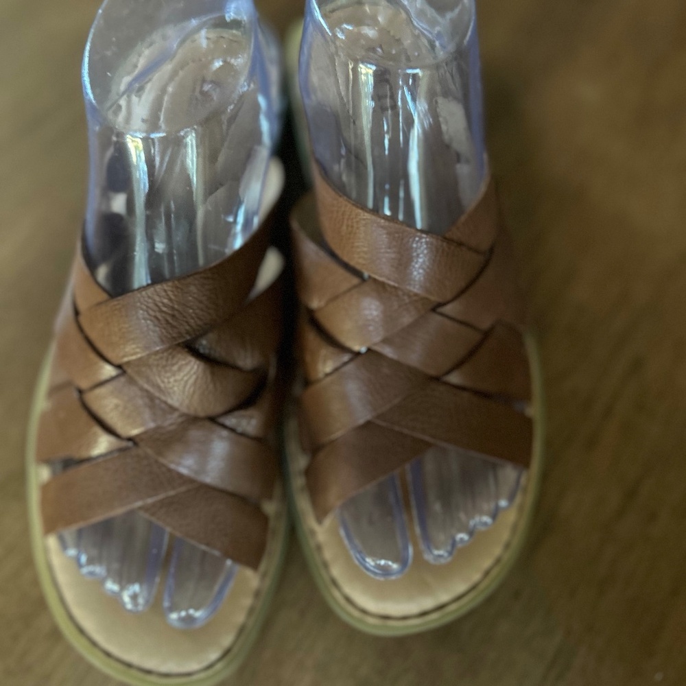 Born leather sandals, size 8